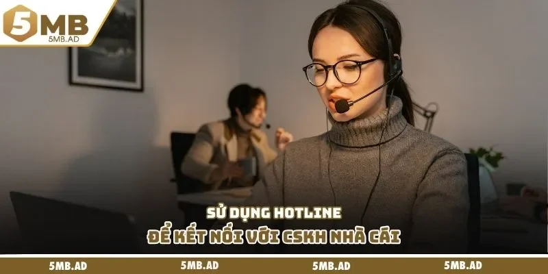 Sử dụng hotline để kết nối với CSKH nhà cái